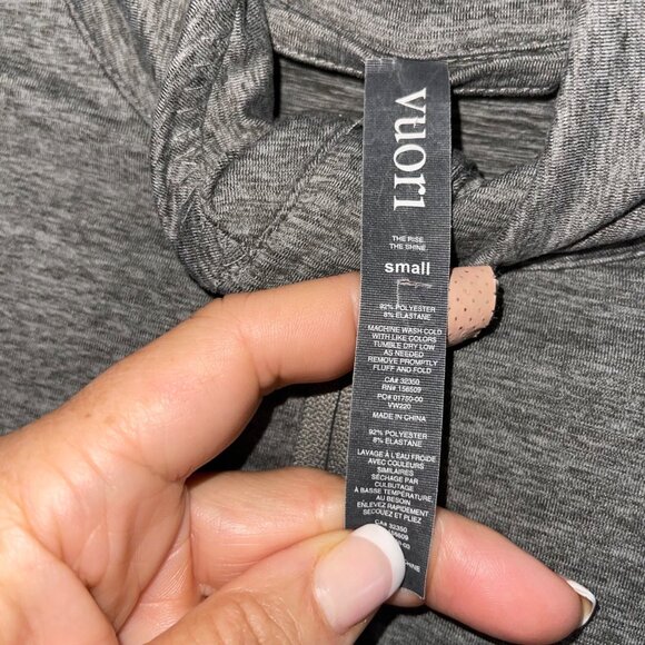Vuori Womens Size S Gray Cropped Pullover Half Zip Long Sleeves Athletic Top - Picture 5 of 7